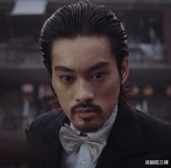 周星驰|还记得斧头帮琛哥吗？签约星爷8年就演两部戏，今娶黑道大佬女儿