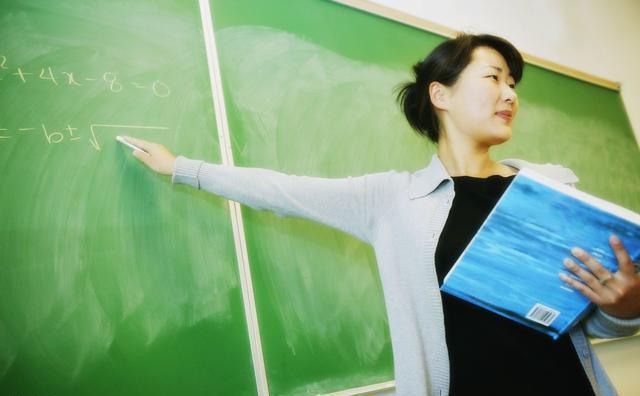 「」老师夜里十点催作业，被学生举报为扰民，市长回复耐人寻味