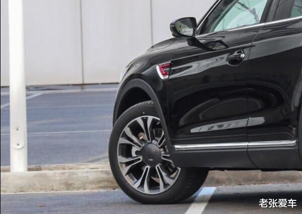 卡宴▲起步2.0T，18万开出50万档次，30天卖出7712辆，这豪华车火了