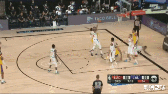 湖人队|吹到窒息！准绝杀！全场划水当演员，最后攻防统治啊！别TM再说他老了...