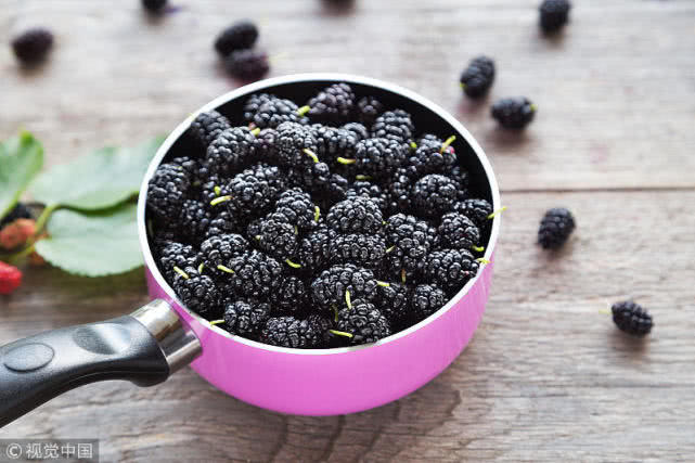 「水果」黑色水果知多少？水果论：小黑果，大能量，常吃黑果身体棒！