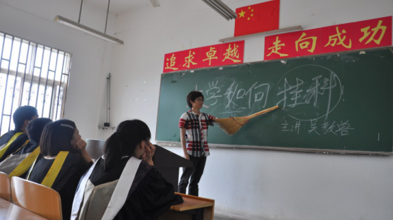 大学|大学挂科影响大,用功学习却依旧挂科,原因:可能报了这5个专业