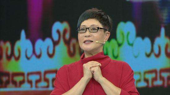 「杨蕾」下了春晚就被离婚，丈夫一把拖把都不肯留，杨蕾被戴志诚一伤十年