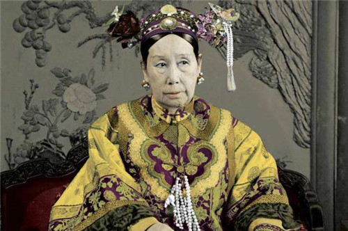 慈禧太后|慈禧每天3点就起床，8点才上朝，中间这5个小时她到底在干什么？