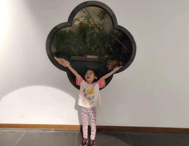 「吉他」6岁，她一个人组了一支乐队，用“奶嗓”唱哭世界 | 原创