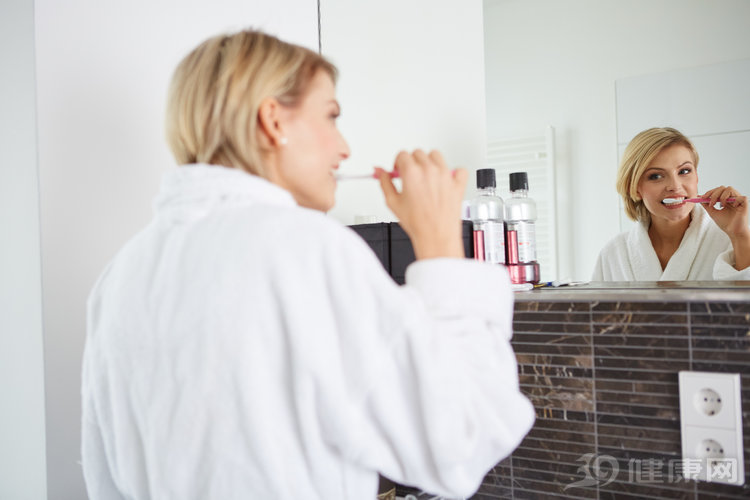 「肝脏」早上起来,先喝水好还是先刷牙好?这么多年终于有答案了!