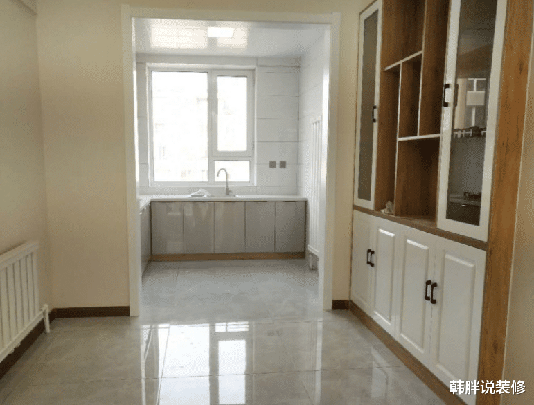 「」100㎡两室两厅新房,阳台故意抬高20公分,比多一个房间还实用