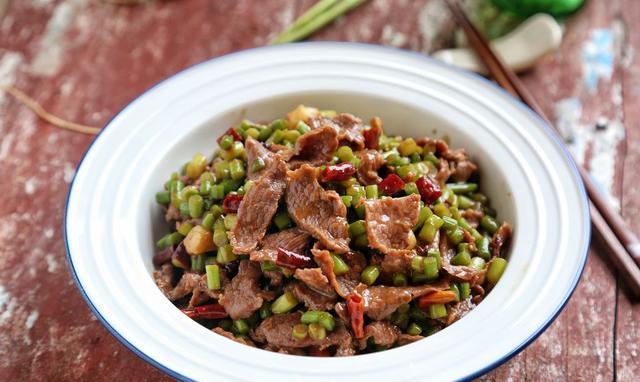 【牛肉】家里再穷也要坚持给孩子吃此菜，强健筋骨，增强免疫力