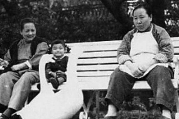 「孙中山」相爱却不能相守，国母宋庆龄晚年时的悲哀，究竟是怎么一回事