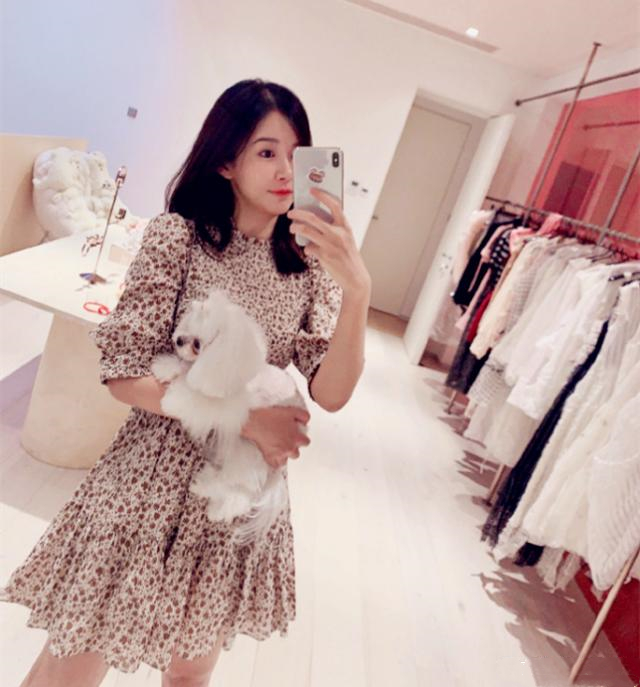 张子萱晒近照,生完二胎后身材依旧好!