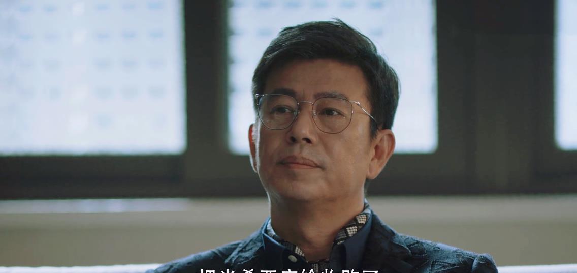 王自健|《三十而已》漫妮遇贵人，比梁正贤更有钱，王自健并不是最终归宿