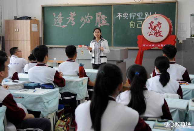 野鸡大学|296分考生正准备复读，收到5封录取通知书，老师：快报警