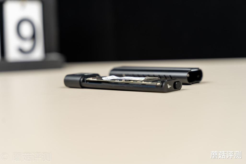 英特尔|极致冷静，高速稳定、优越者 M.2硬盘盒S209A 评测