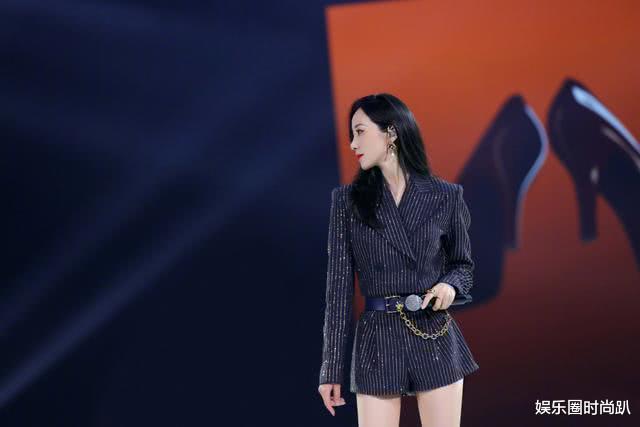 【韩雪】韩雪这双满天星“水晶鞋”,价值1万多,果然只有公主才配穿!