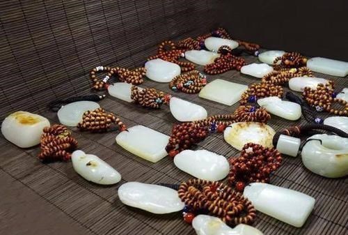 玉雕|在文玩日渐萧条的今天，这3种文玩，依然在升值！