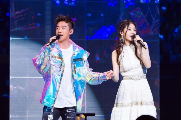 郑恺■郑恺苗苗领证结婚！为啥网友都问：是王俊凯撮合的吗？