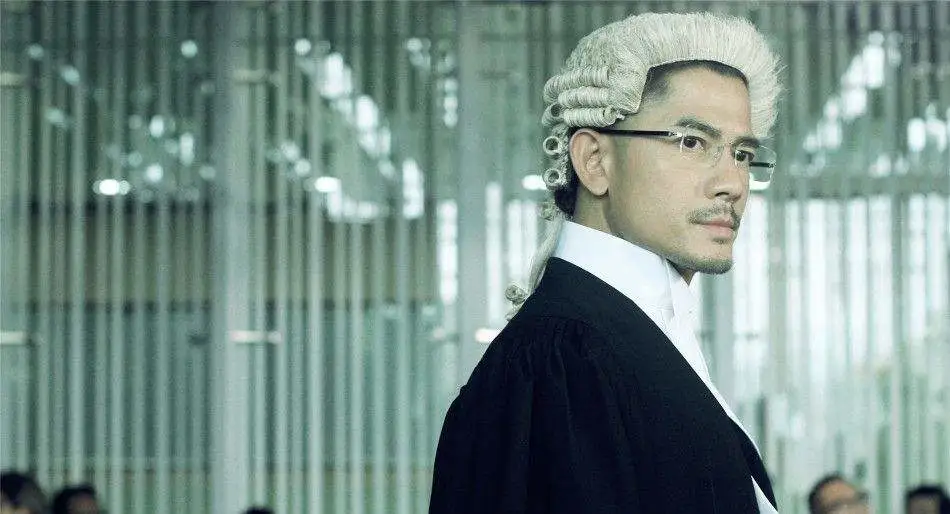 圣诞玫瑰:可怜的受害者或许才是带笑的施害者!《圣诞玫瑰》,小心带刺的诱惑