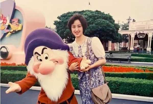 史依弘|李成儒和大美女史依弘，让人艳羡的婚姻五年而终，李：原因在我