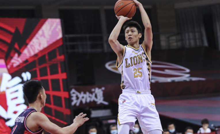 广厦:大爆冷!CBA又一夺冠大热轰然倒下,三分29中3,李春江绝望怒吼