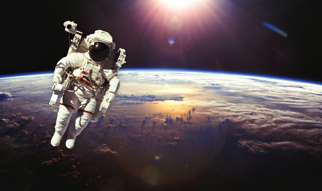 北斗导航:在太空出意外的宇航员,尸体飘到其它星球,是否会进化出新生命?