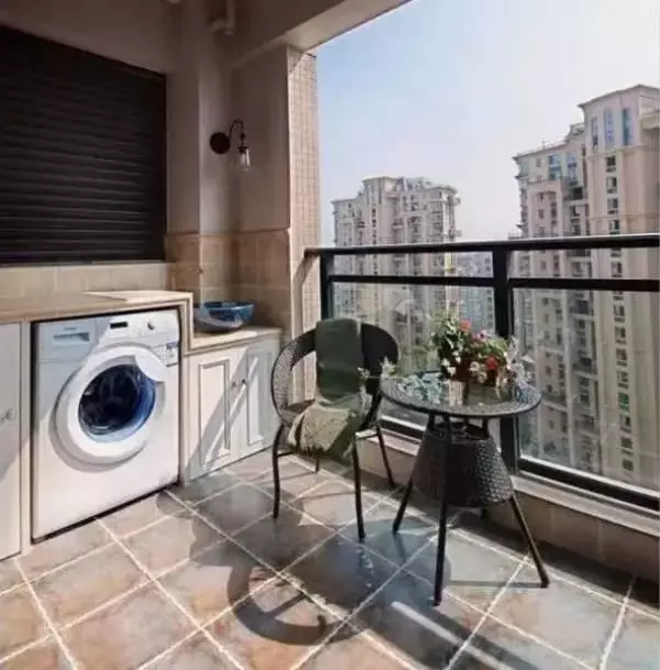 『』嫌卫生间太小？那是因为你没利用好阳台！