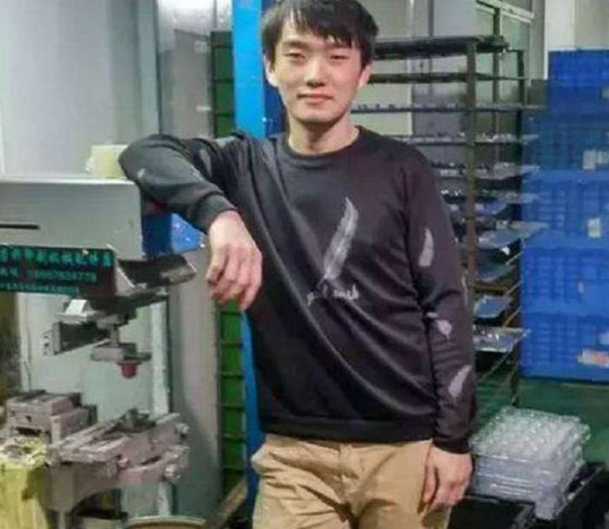 |10年前那个高考0分的学生,发誓十年挣1000万,他现状如何了