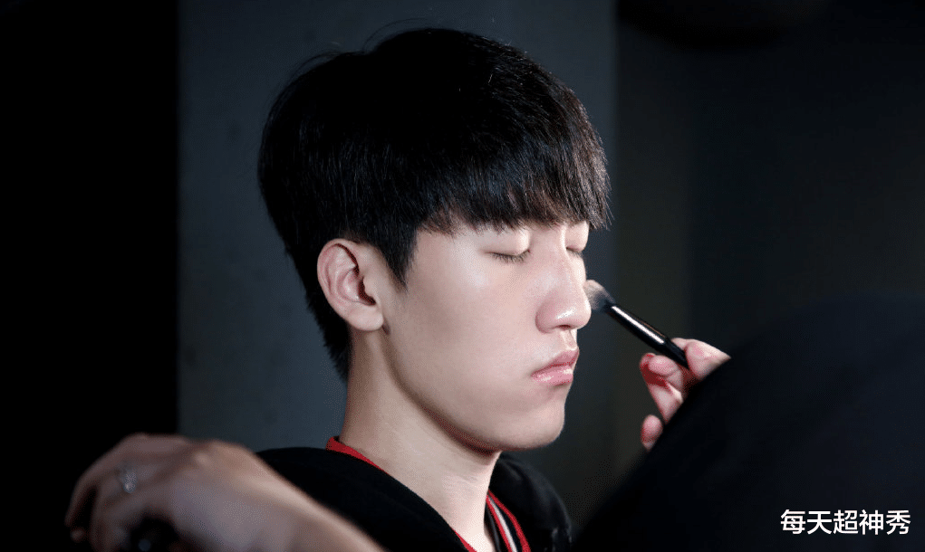 lng|LPL引进Tarzan后，LNG公布实锤转会大瓜，中路终究易主！