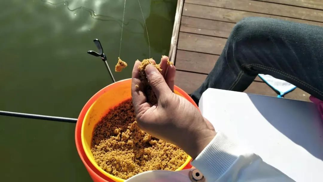 ：新手钓鱼人钓滑口鱼必学的技巧——盛世三渔