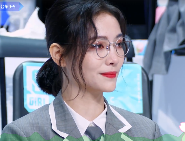 【杨幂】许佳琪名次掉到第7难过哭了,有谁注意刘雨昕的反应?快装不下去了