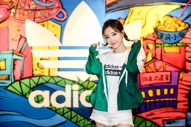 【提莫】提莫国风音乐会后台私照曝光，抹胸汉服惹人疼爱