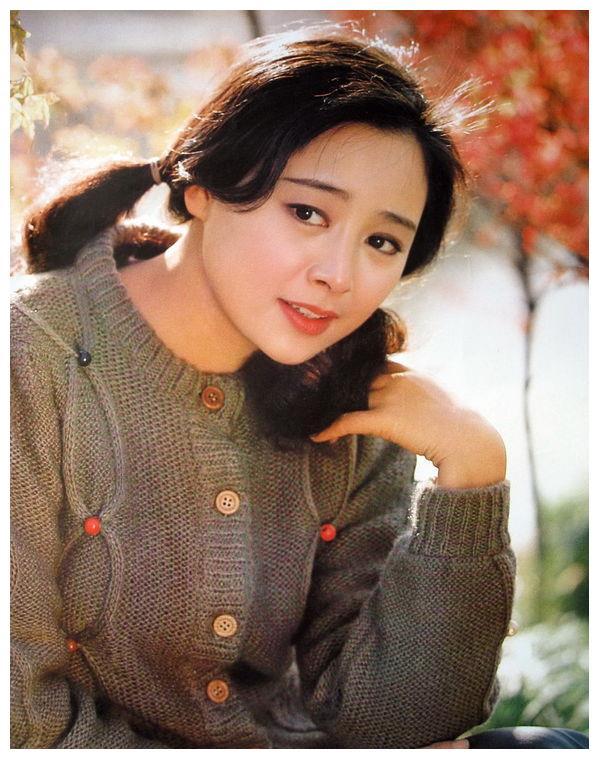 张瑜|63岁著名演员张瑜，与丈夫离婚后单身29年，如今美丽依旧