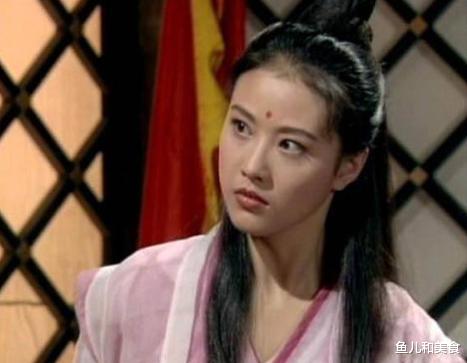 |周海媚住上亿别墅,菜地10万一平米,宠物狗有独立卧室和专用浴缸