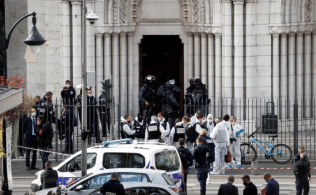繼續斬首！法國教堂少女被當眾斬殺，移民們要將法蘭西變成伊斯蘭-圖2