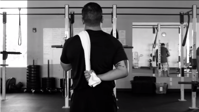 「三头肌」在办公桌前就能做！5招三头肌拉伸缓解手臂酸痛