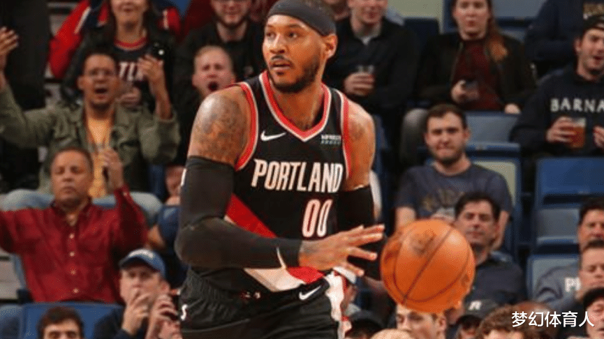 「德怀特·霍华德」仅53天甜瓜魔兽差距不是一般的大，胖成球他还要喝，而他让你惊讶