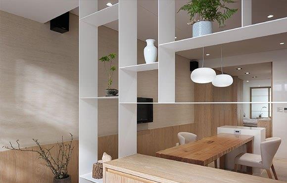 ▲白色加原木色的空间素雅别致，让人回味无穷，慢节奏生活真舒服！