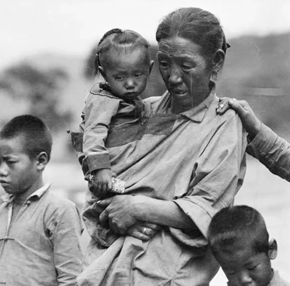 「老照片」民国初年老照片记录普通百姓，张张罕见，总有一张会戳中你的泪点