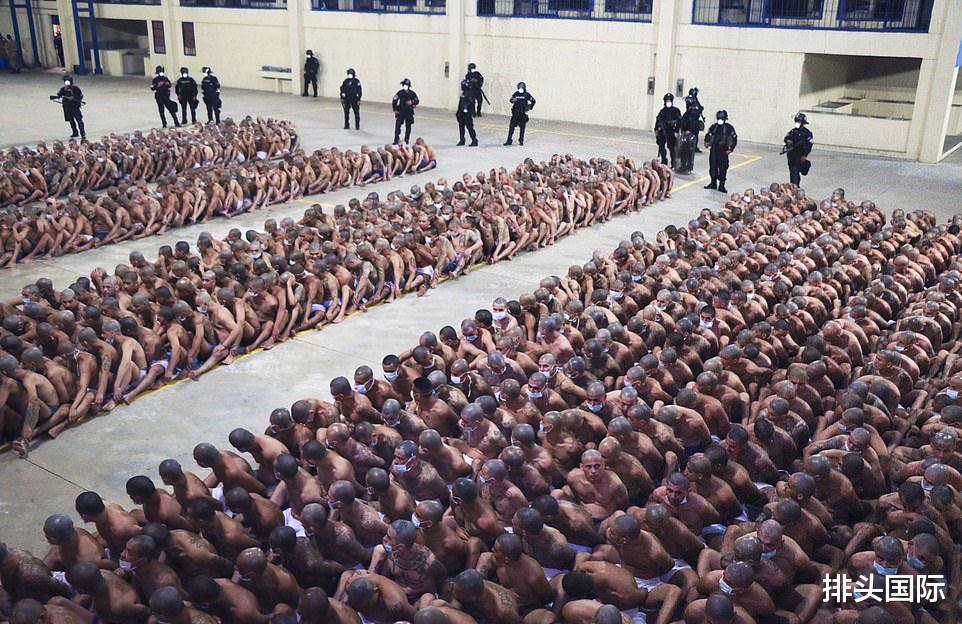 国家▲疫情下搞事情！在世界上最危险国家，总统将黑帮一锅端，现场震撼