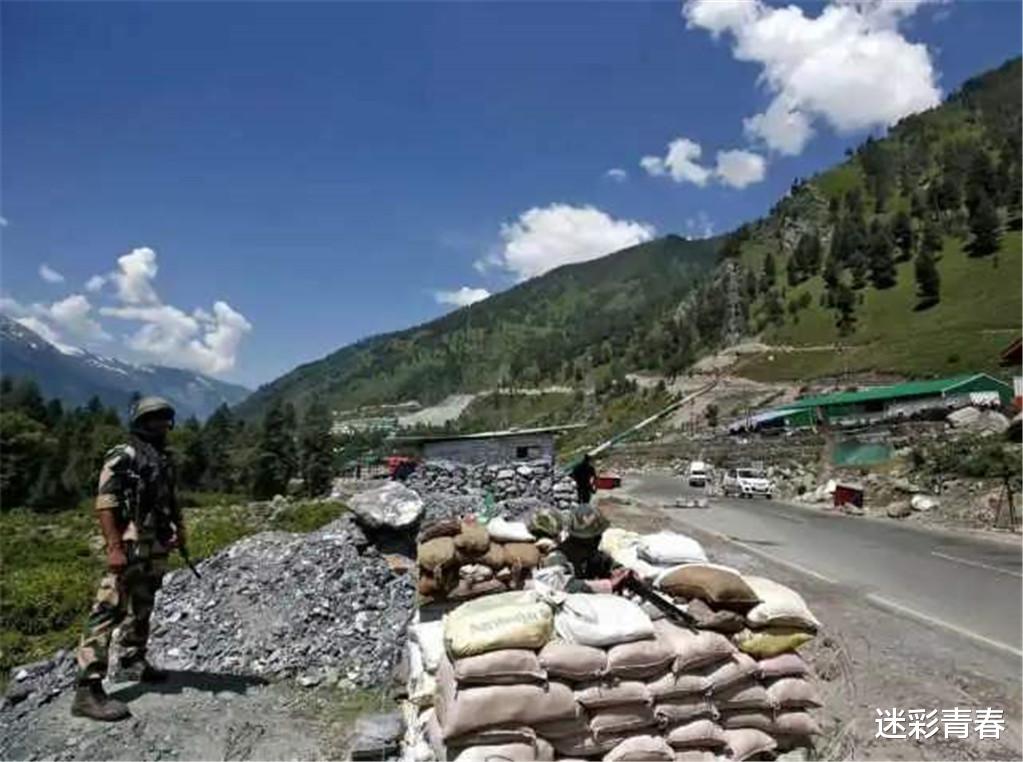 「印度」历时5天5夜打通边境公路，印度大批装甲车抵达一线，俄专家：战力已非62年