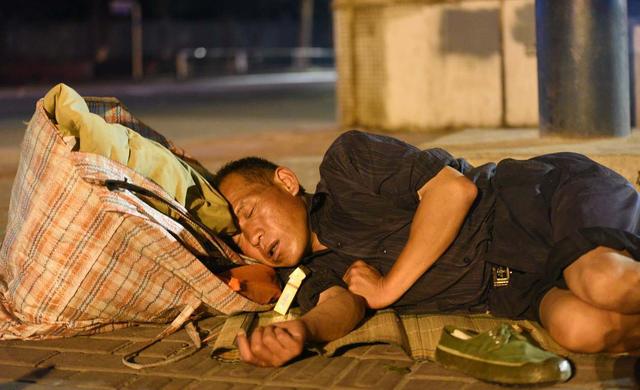 贝贝小屋 两口子快四十岁了存款不到20万,两个男孩,怎么过啊?