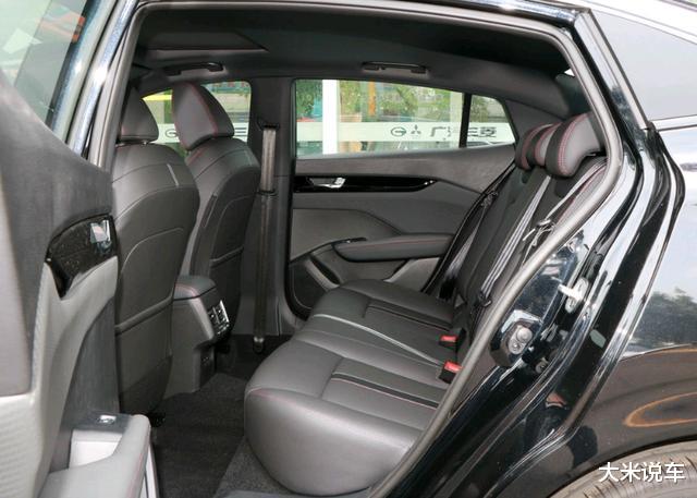 『宝马3系』东风又出一“黑豹”！跑车造型，配名牌1.5T+LED，入门才6W