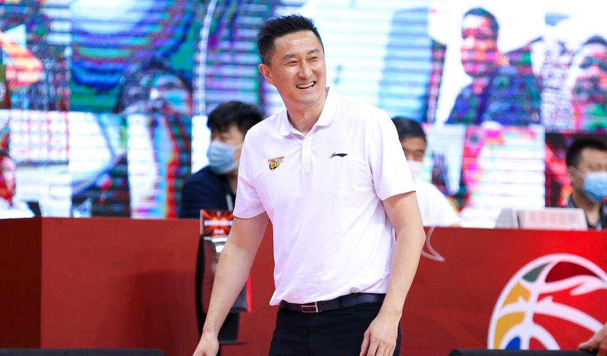 广东男篮|杜锋喜出望外,朱芳雨将拿下260斤魔兽,他是CBA第二中锋