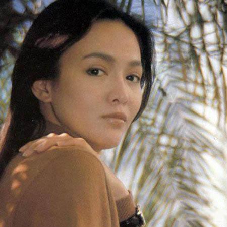 「郑裕玲」爱钱如命的郑裕玲：扇过刘嘉玲，红过张曼玉，却一生未婚无儿无女