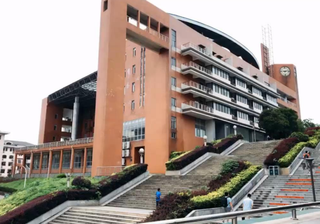 『高校』这三所高校均是普通大学，名声却超一些985大学，常被误解是名校