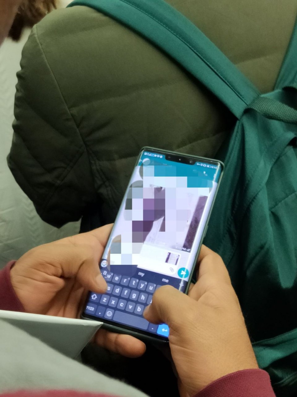 红米手机|这几天在地铁上面发现越来越多的人都换成了Mate30 Pro