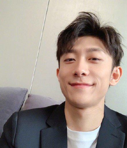 张一山|28岁张一山终于好事将近？粉丝：早就看他两不对劲儿