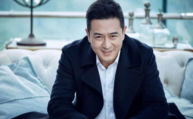 张嘉益|走进张嘉译现实的豪宅，房子装修得像平民家庭，餐桌的食物很随便