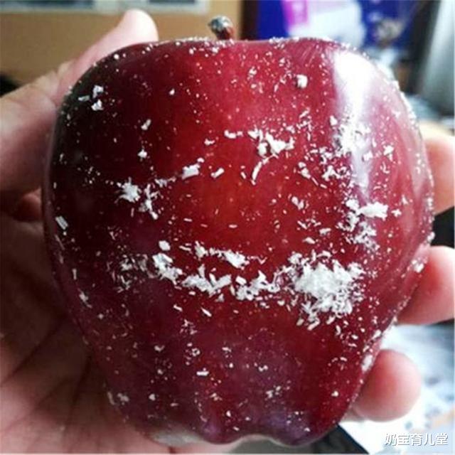 「蜂蜜」“白血病”专挑孩子下手，医生给出建议：这3种水果再馋也别买