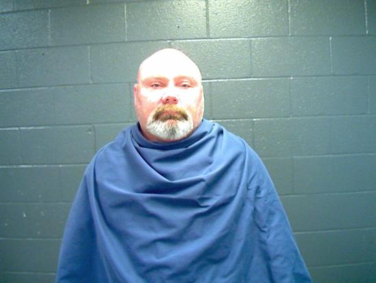 睹图|女子回家发现卧室门紧锁着，打开门发现丈夫正在侵犯一名女孩