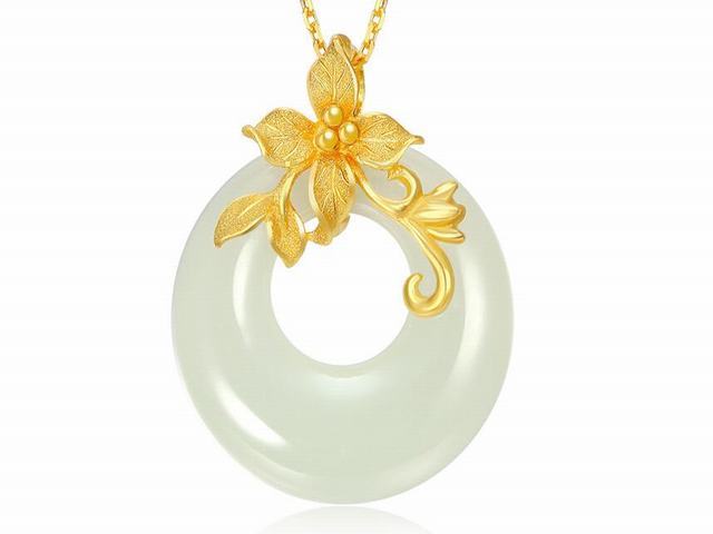 梅花|看和田玉的差别，“外行”和“内行”是怎么做的？看了不就知道了